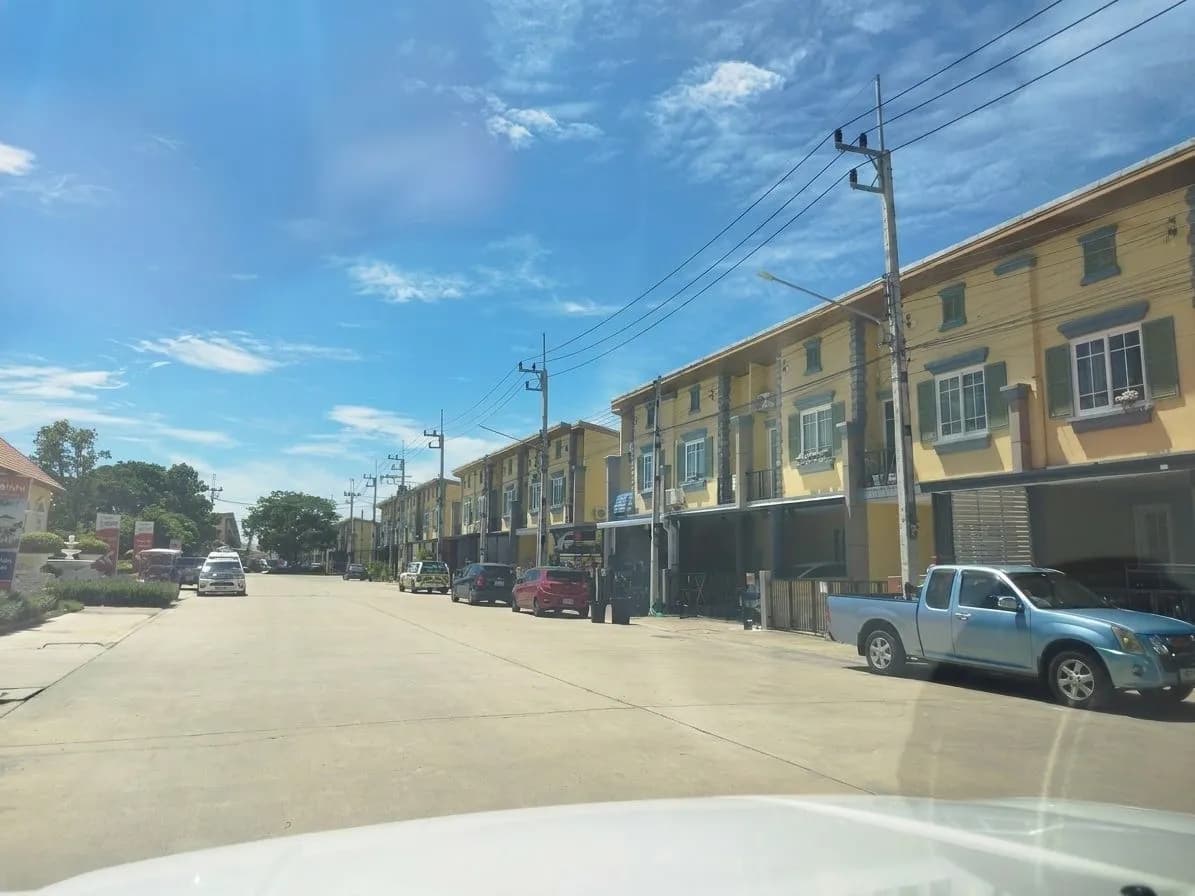 Golden Town พหลโยธิน-ลำลูกกา