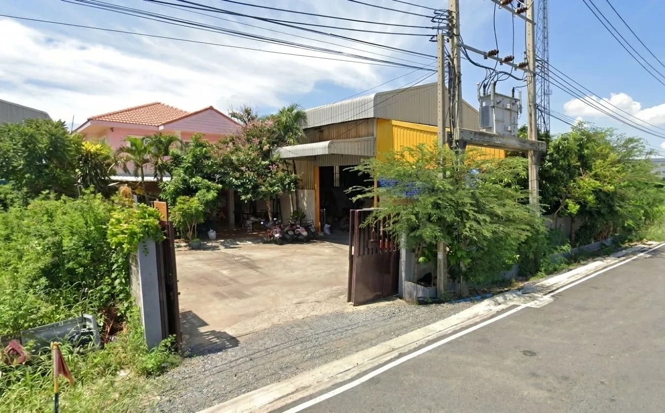 บ้านพร้อมโกดังขนาดใหญ่ ย่านบางบัวทอง